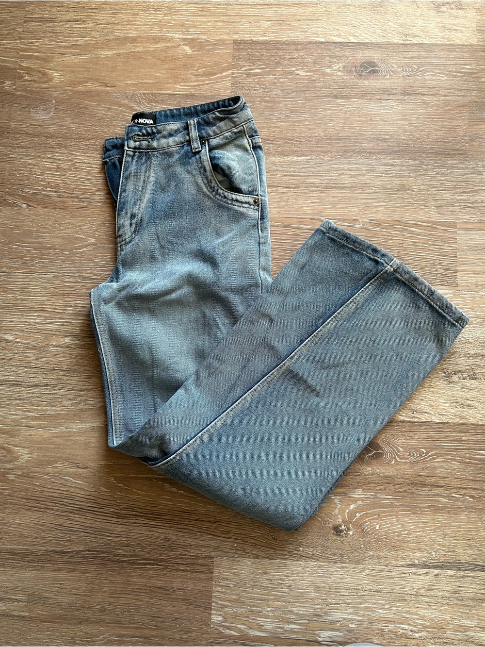 Women’s mid-rise baggy jeans